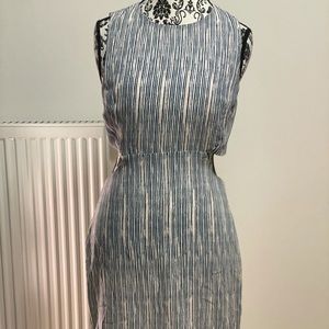 Sleeveless, open side dress